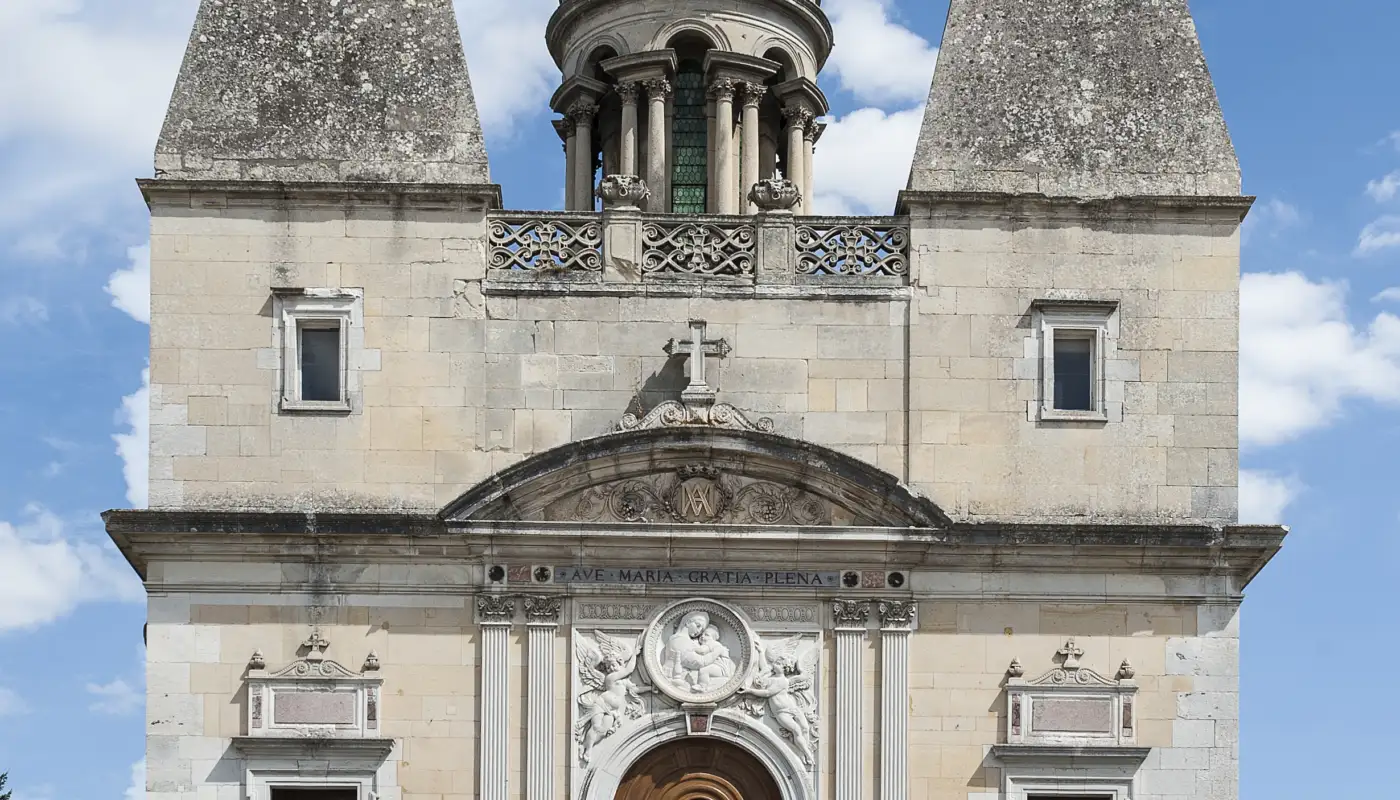 Façade de la chapelle du Château d'Anet, avec son dôme et ses deux pyramidions